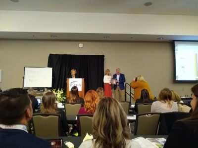 ICAHN presents award to TAG President Randy Jacobs.